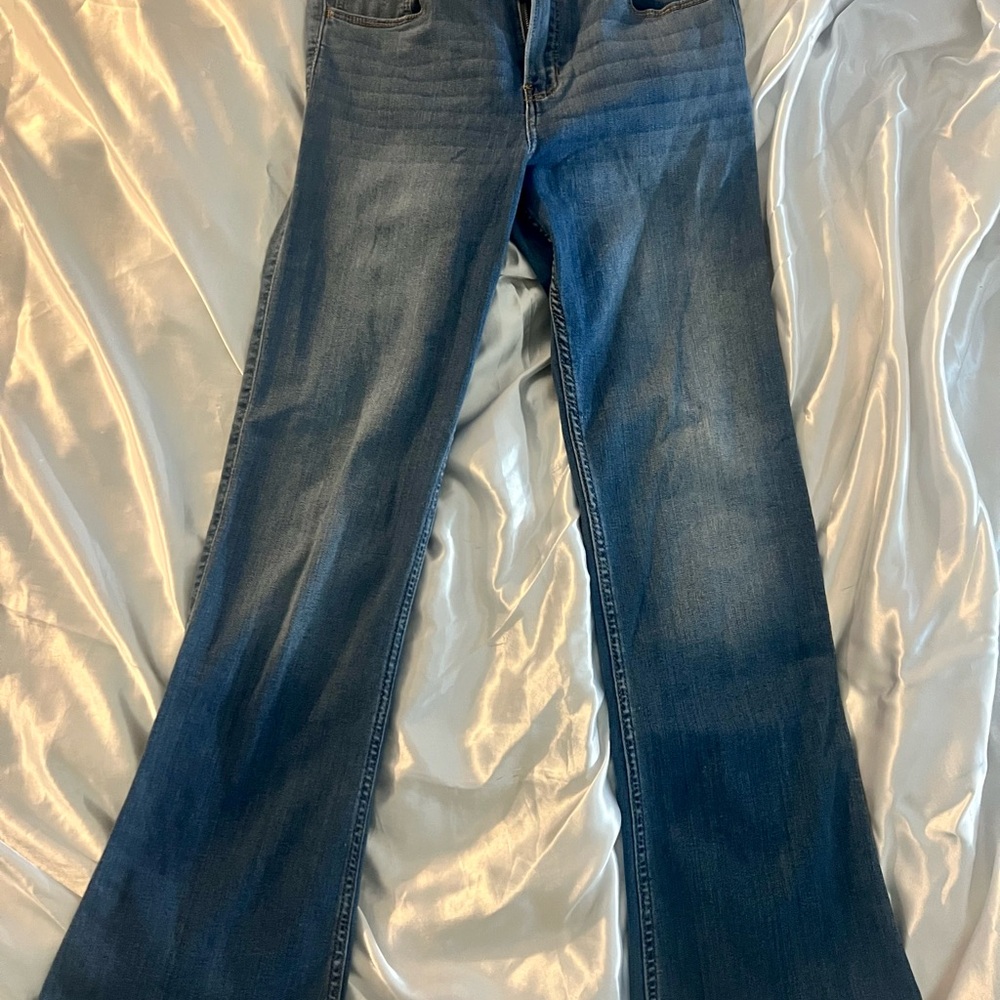 Hollister 13S Mid-rise bootcut jeans Advanced stretch